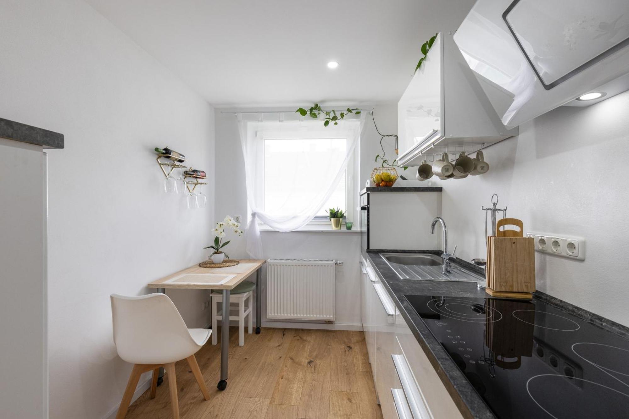 Schoenes, Modernes Apartment Mit Zwei Schlafzimmern - Zentral Mit Balkon Fuer 6 Personen Montabaur Exterior photo